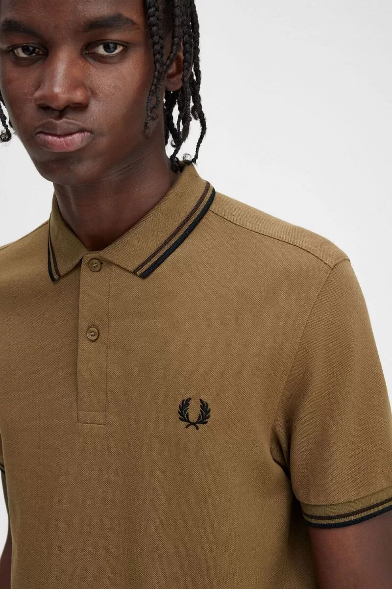 camisa fred perry m3600 para hombre color marrón tabaco quemado y negro