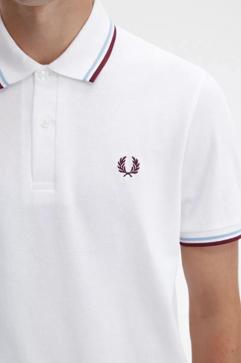 camisa fred perry m12 para hombre color blanco aguamarina y granate