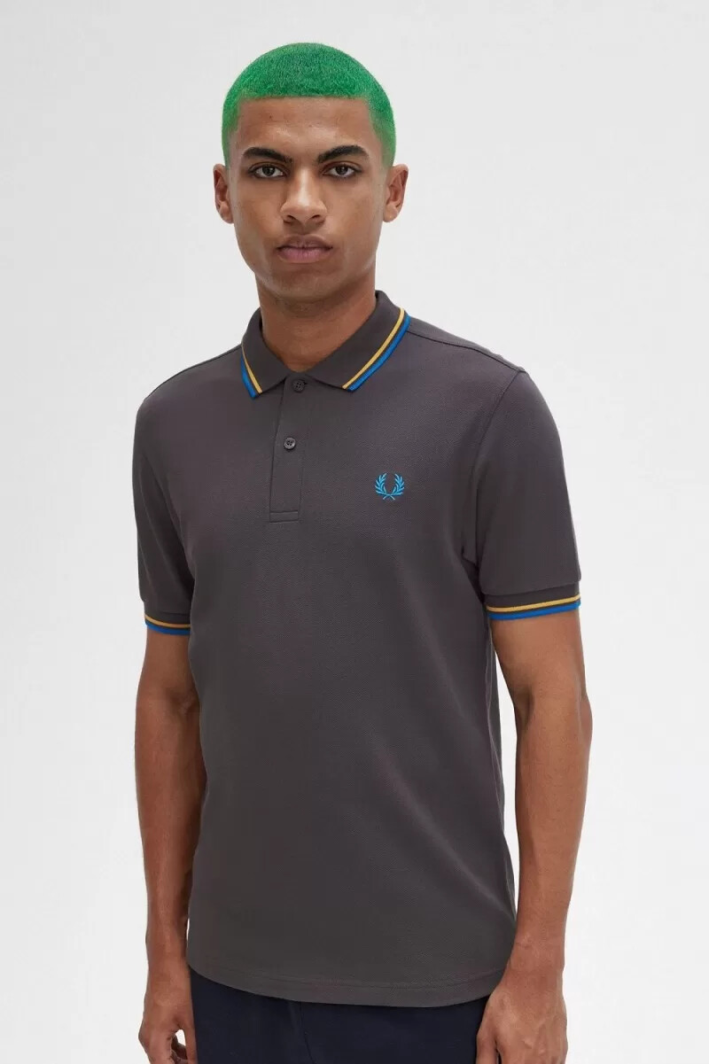 camisa fred perry m3600 para hombre color bronce golden hour kingfisher