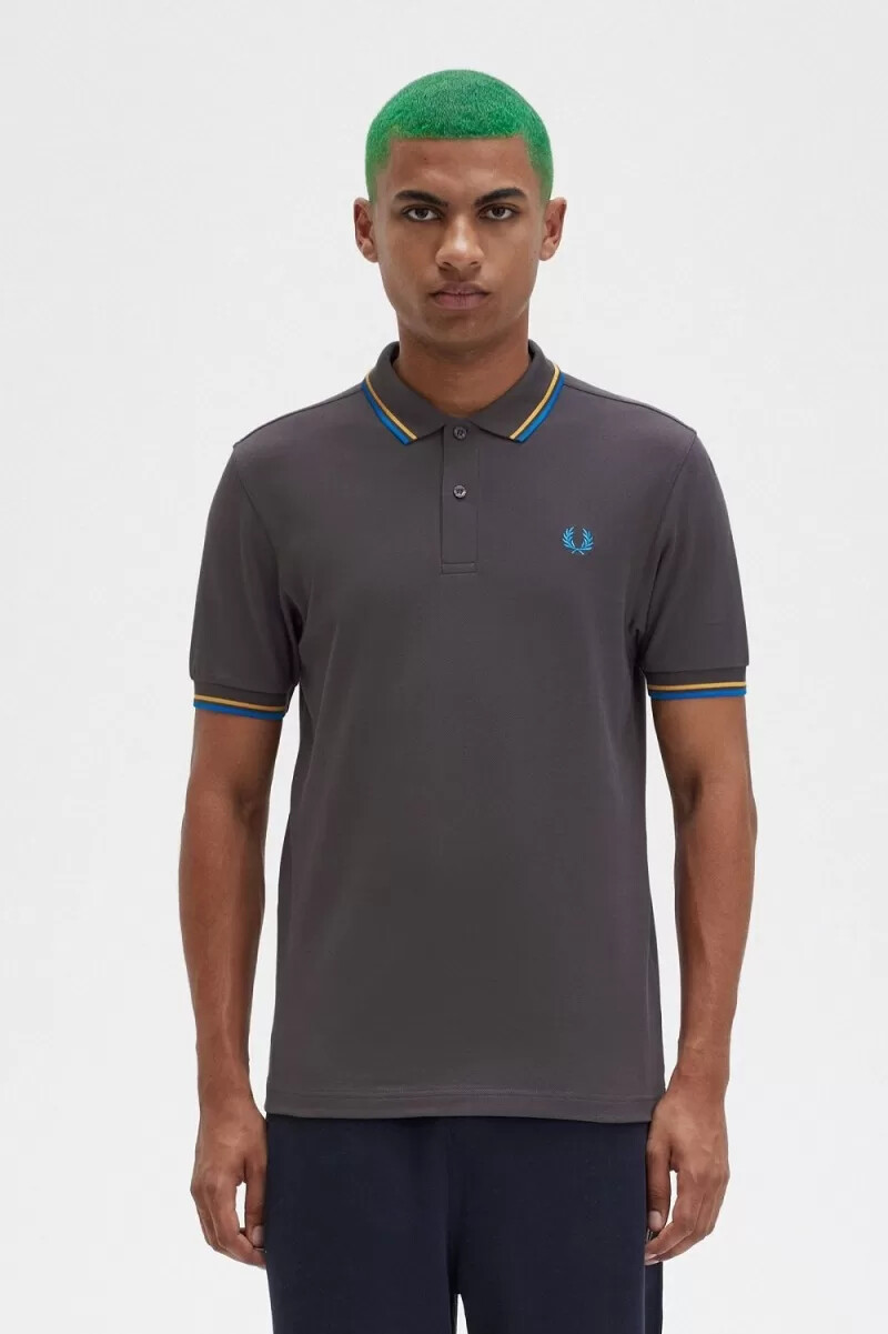 camisa fred perry m3600 para hombre color bronce golden hour kingfisher