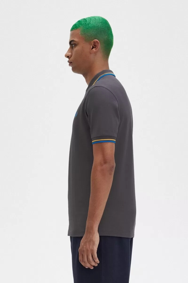 camisa fred perry m3600 para hombre color bronce golden hour kingfisher