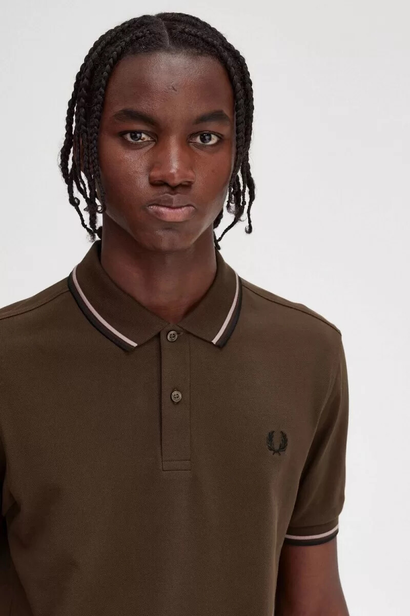 camisa fred perry m3600 para hombre color tabaco quemado rosa oscuro y negro