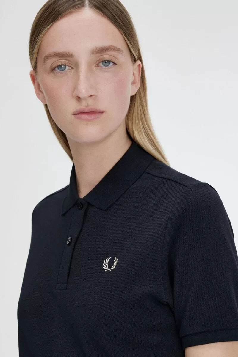 camisa fred perry g6000 para mujer color azul marino y avena
