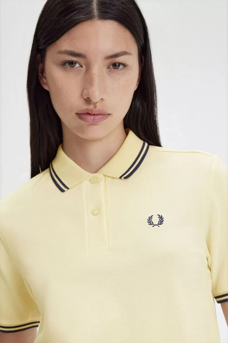 camisa fred perry g3600 para mujer color crema aguamarina azul marino francés