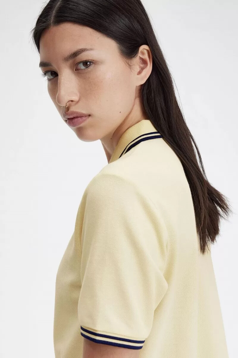 camisa fred perry g3600 para mujer color crema aguamarina azul marino francés