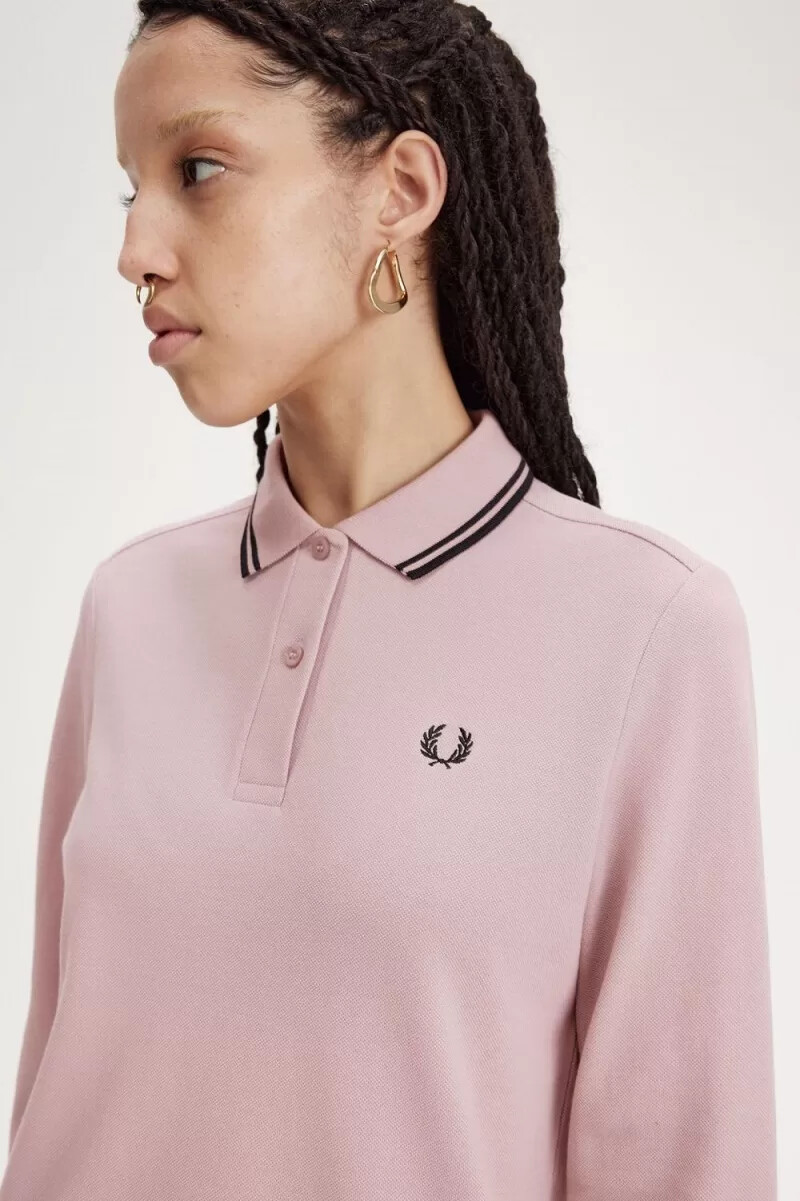 camisa fred perry g3636 para mujer color rosa empolvado y negro