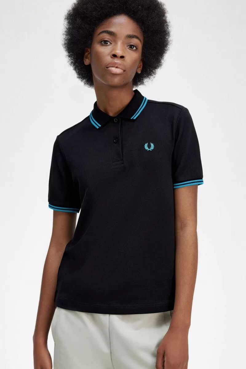 camisa fred perry g3600 para mujer color negro y azul cibernético.