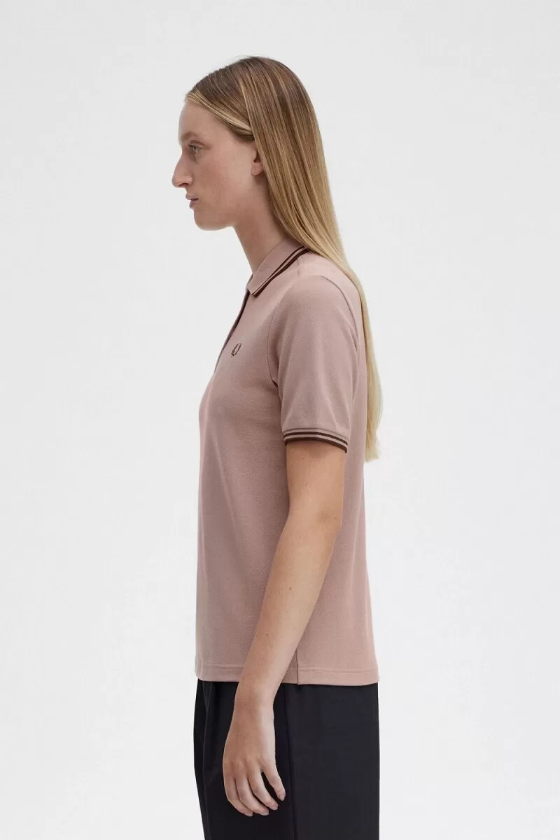 camisa fred perry g3600 para mujer color rosa oscuro y tabaco quemado