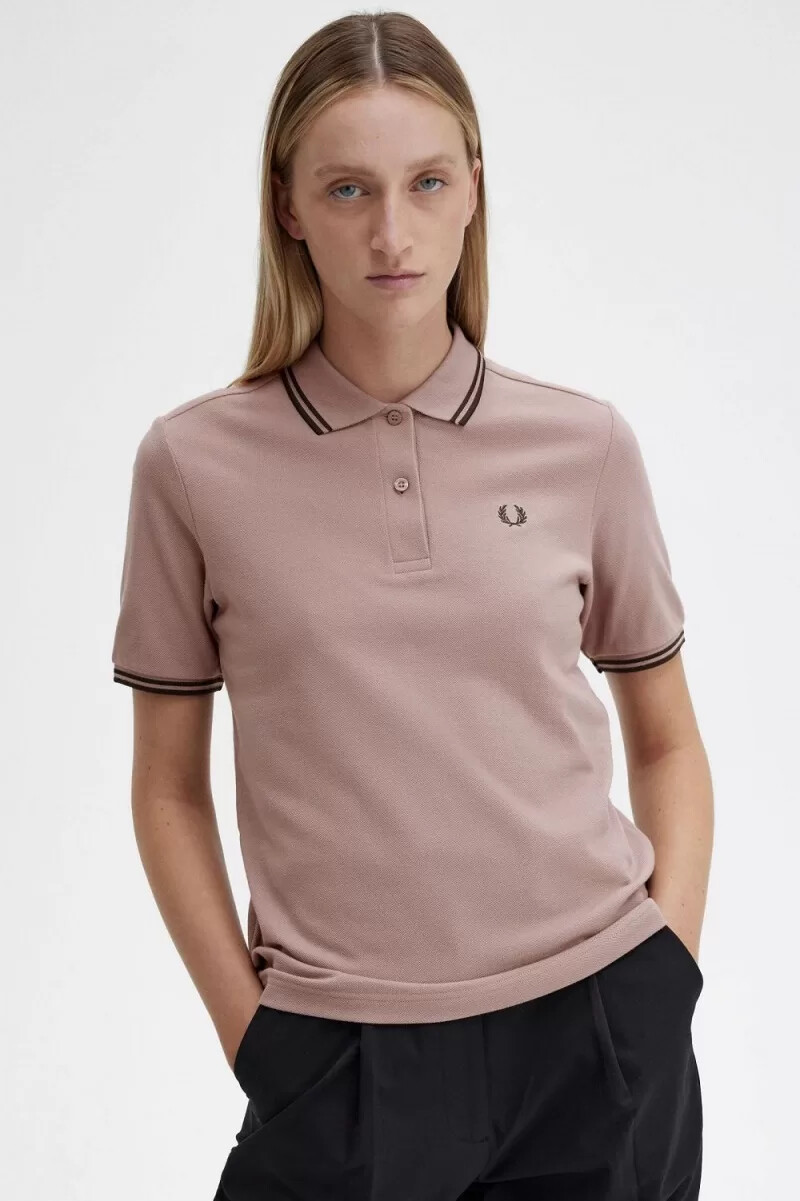camisa fred perry g3600 para mujer color rosa oscuro y tabaco quemado