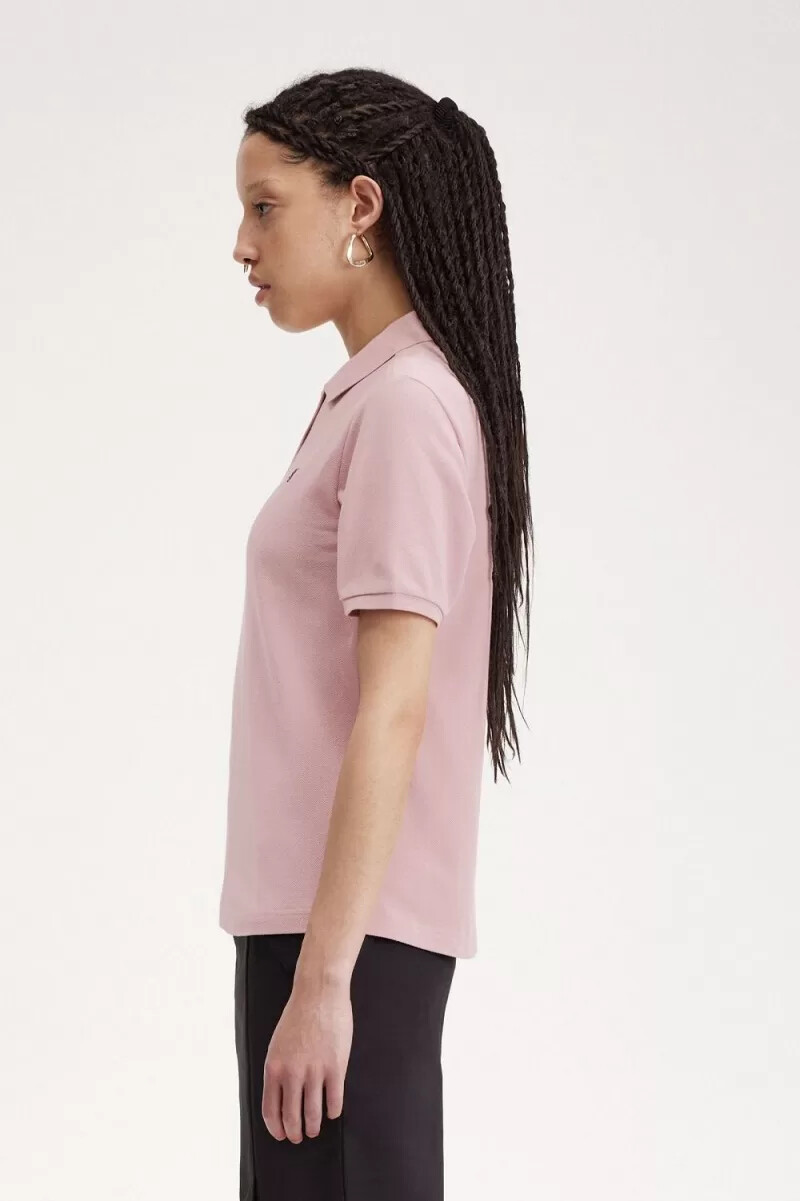 camisa fred perry g6000 para mujer color rosa empolvado y azul marino francés