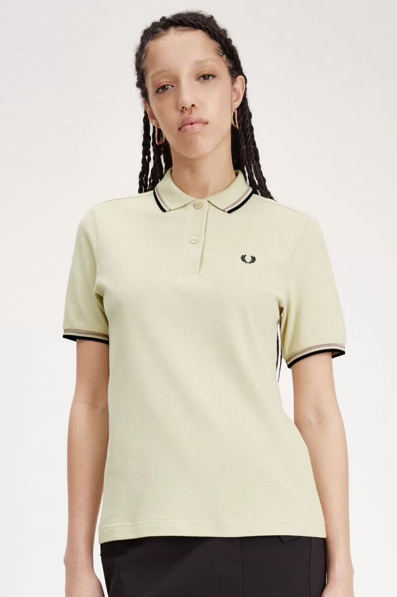 camisa fred perry g3600 para mujer color avena rosa oscuro y negro
