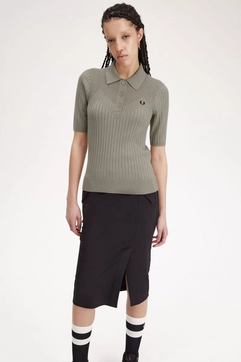 camisa de punto con detalle de pointelle de fred perry para mujer gris cálido