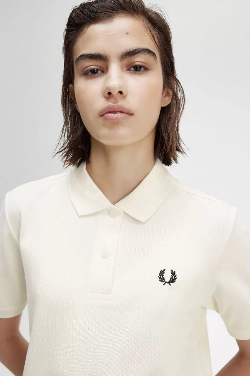 camisa fred perry g6000 para mujer beige y negra
