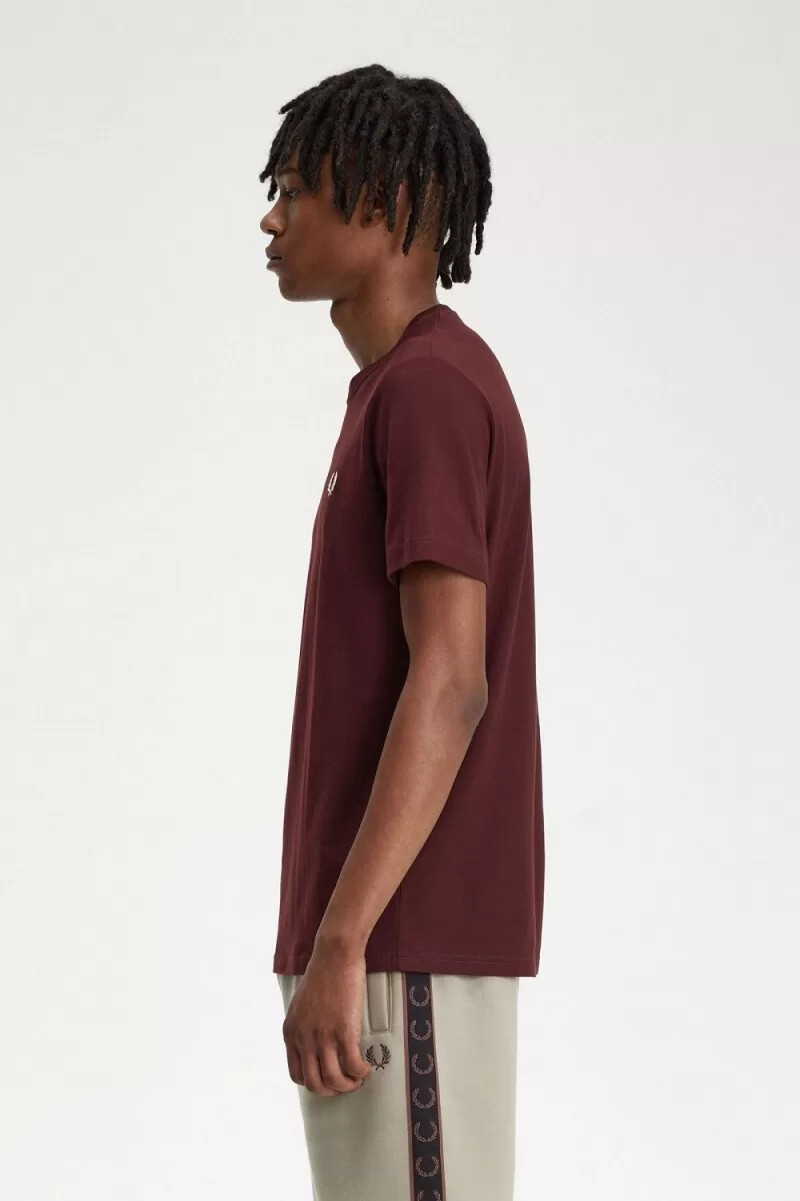 camiseta fred perry de cuello redondo para hombre en beige sangre