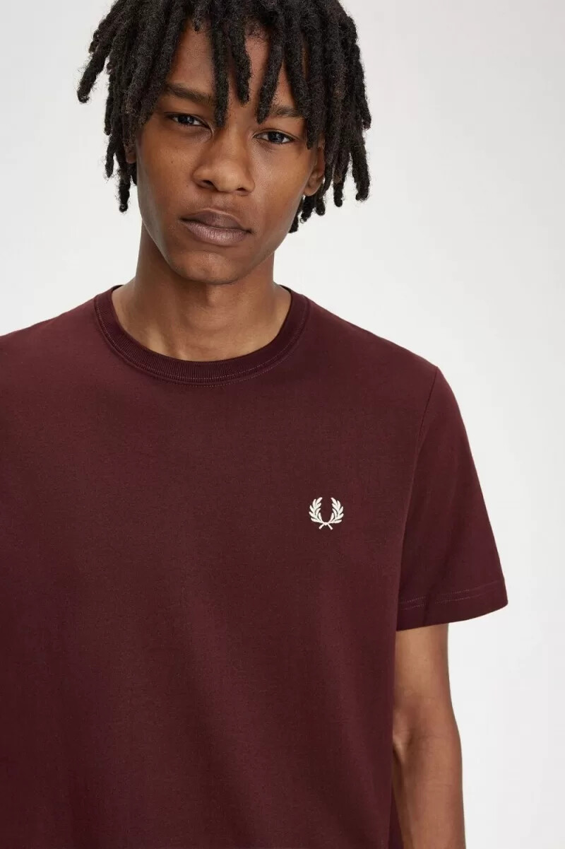 camiseta fred perry de cuello redondo para hombre en beige sangre