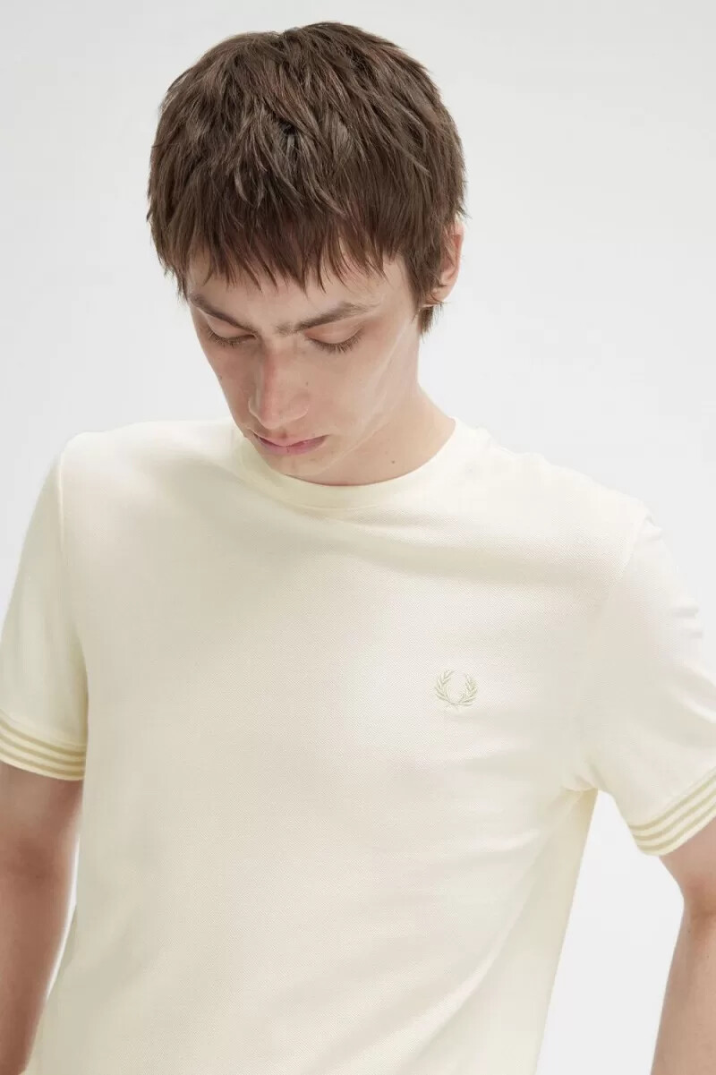 camiseta fred perry con puños a rayas para hombre en beige