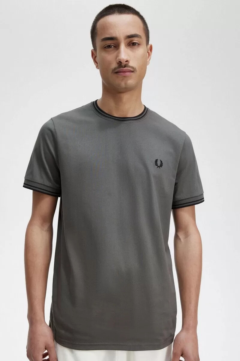 camiseta fred perry twin tipped para hombre verde campo