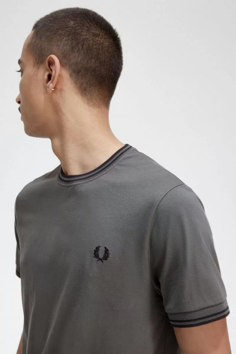 camiseta fred perry twin tipped para hombre verde campo