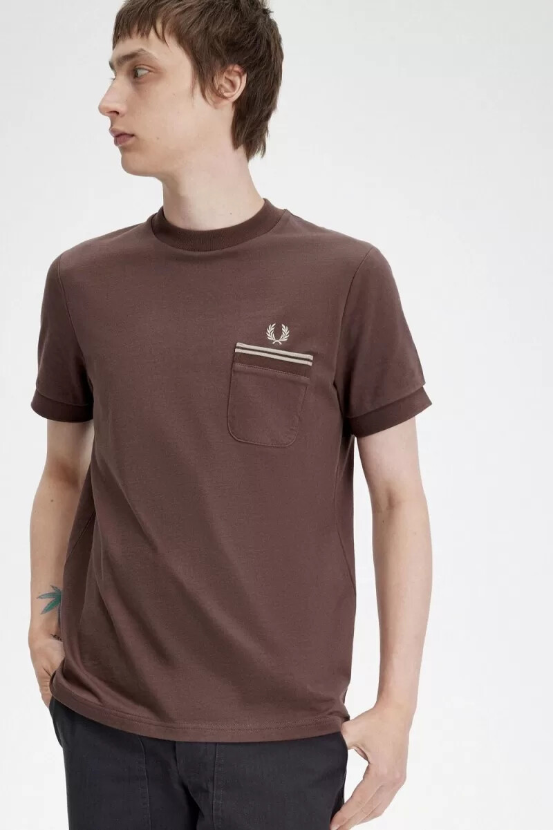 camiseta fred perry loopback jersey pocket para hombre color rojo oscuro