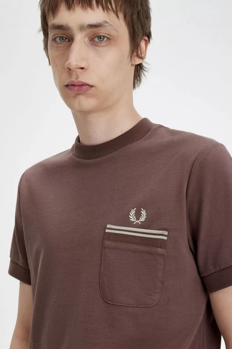 camiseta fred perry loopback jersey pocket para hombre color rojo oscuro