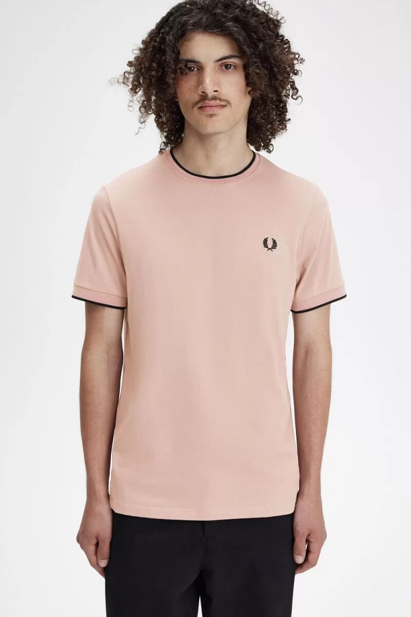 camiseta fred perry twin tipped para hombre rosa oscuro rosa polvoriento y negro