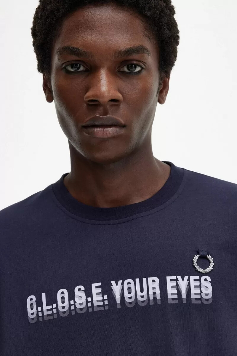 camiseta estampada fred perry para hombre azul marino