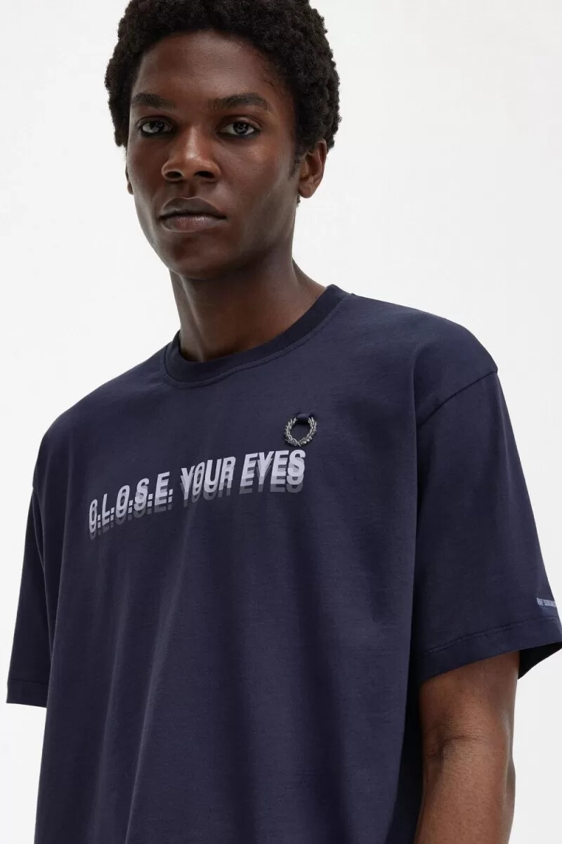 camiseta estampada fred perry para hombre azul marino