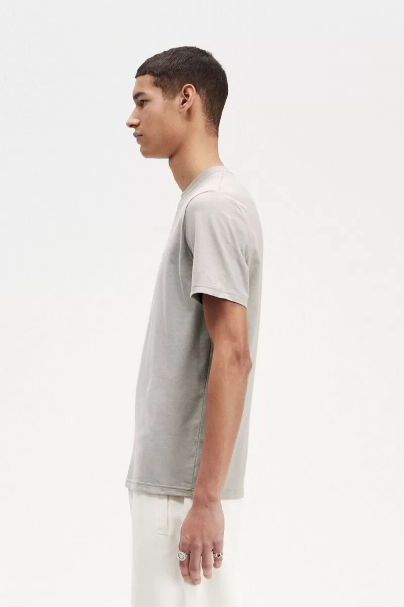 camiseta bordada fred perry para hombre gris