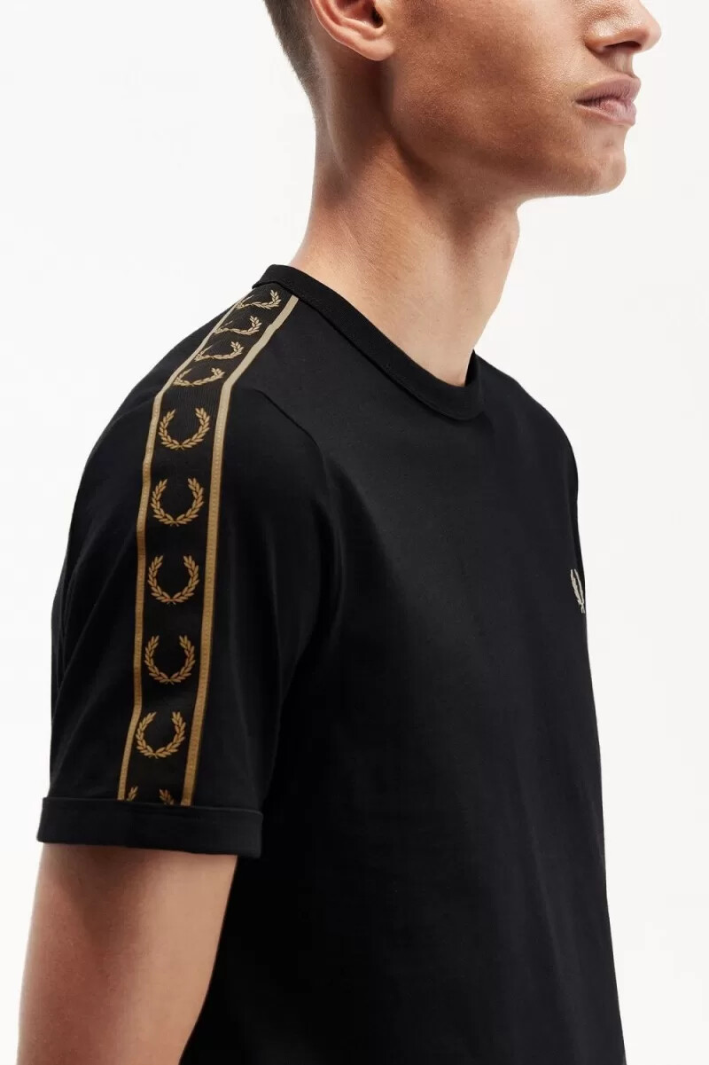 camiseta fred perry con ribetes y cinta en contraste para hombre negra y verde