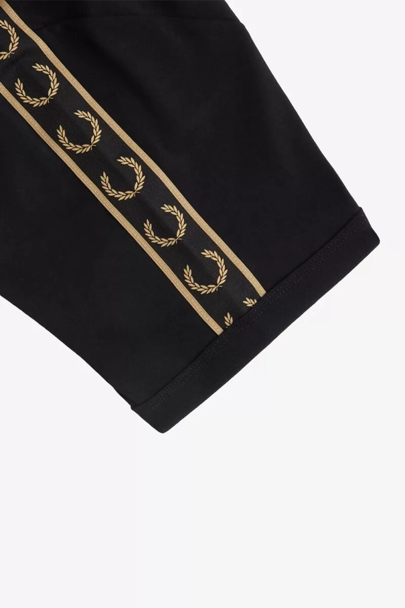 camiseta fred perry con ribetes y cinta en contraste para hombre negra y verde