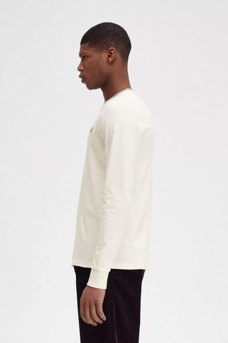 camiseta fred perry twin tipped para hombre beige y marrón whisky