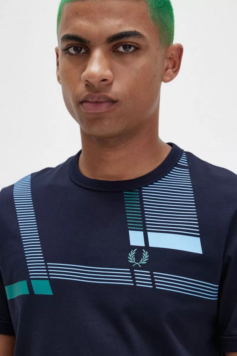 camiseta fred perry con estampado glitch para hombre color azul marino