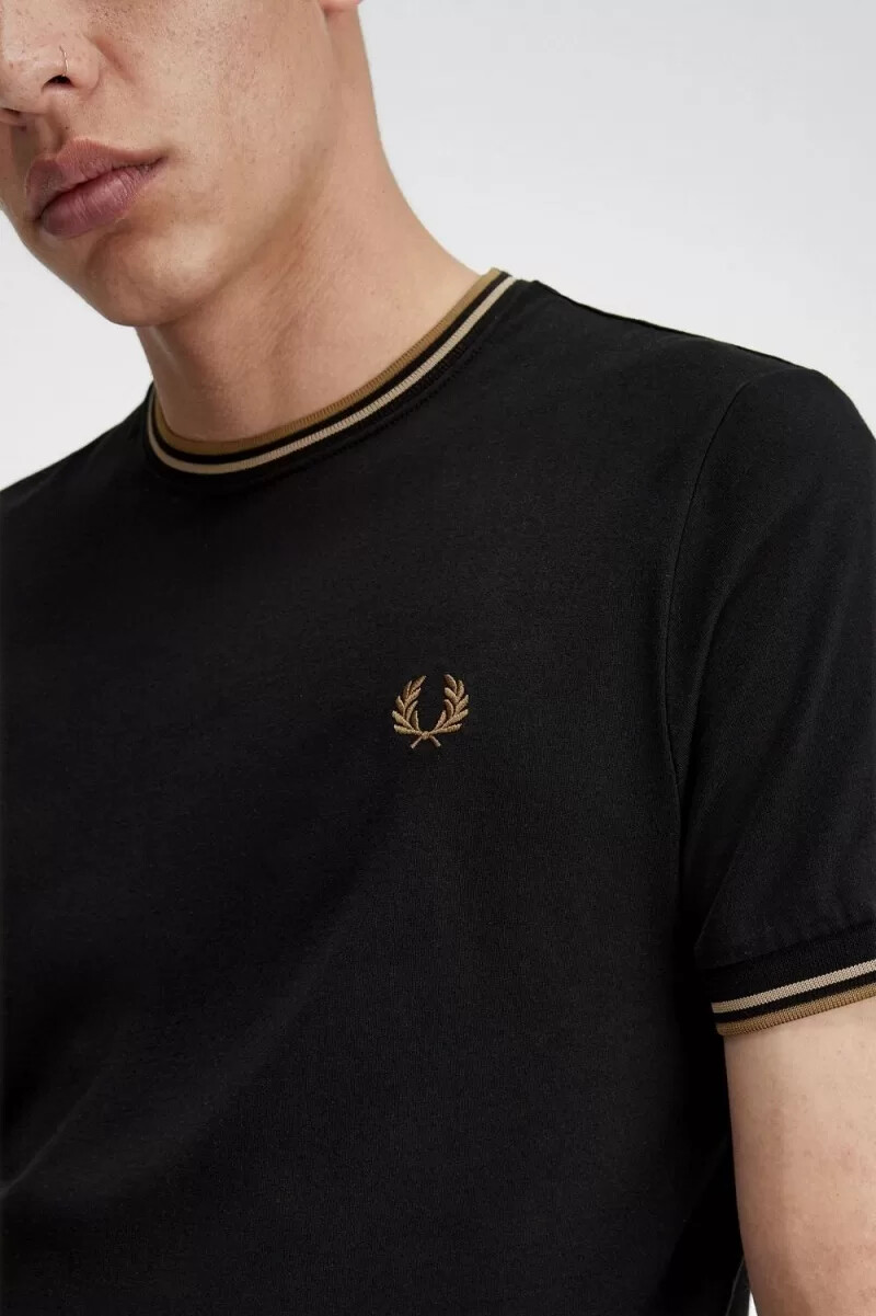 camiseta fred perry twin tipped para hombre negra verde y marrón