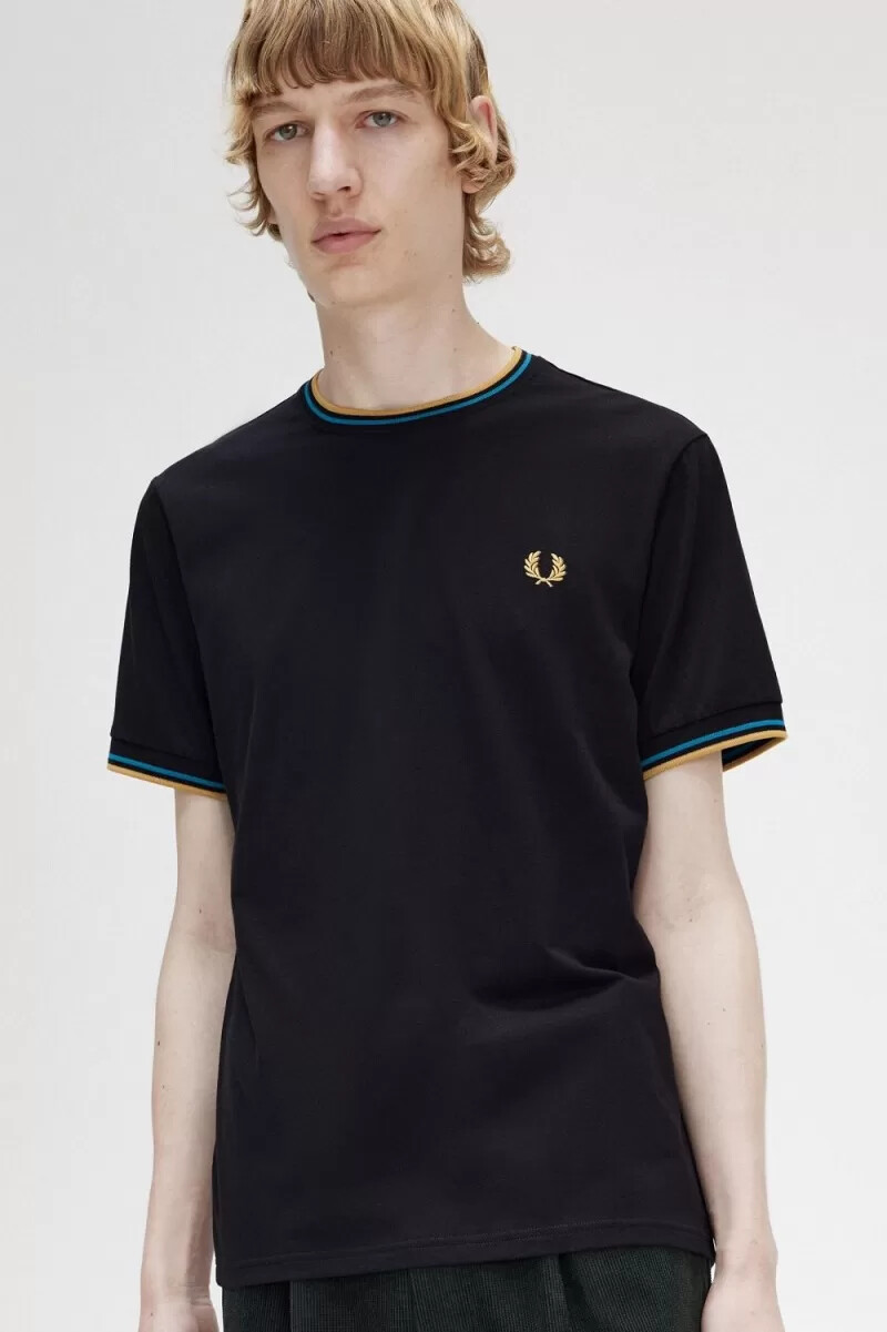 camiseta fred perry twin tipped para hombre color negro azul cibernético óxido claro