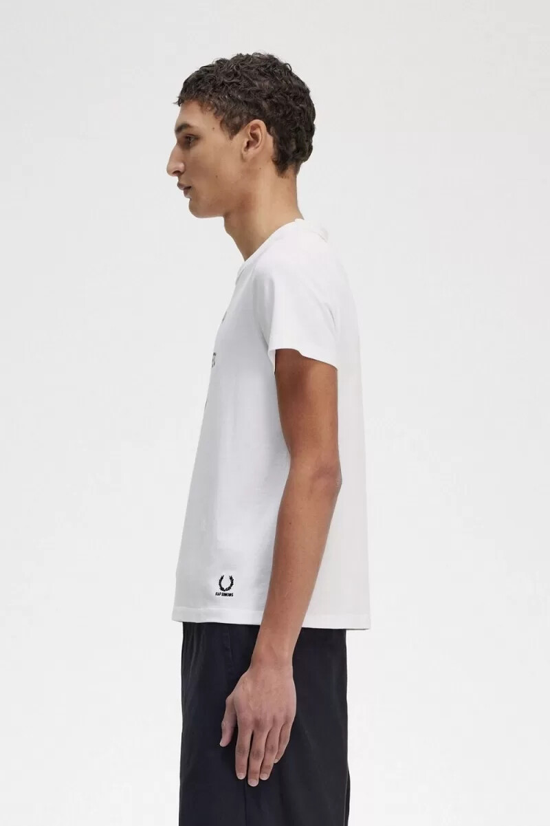 camiseta ajustada estampada fred perry para hombre blanca