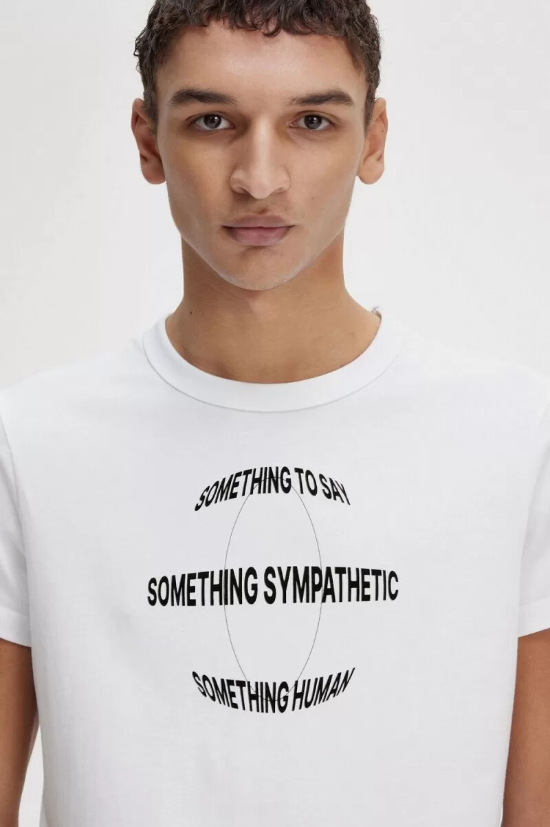 camiseta ajustada estampada fred perry para hombre blanca