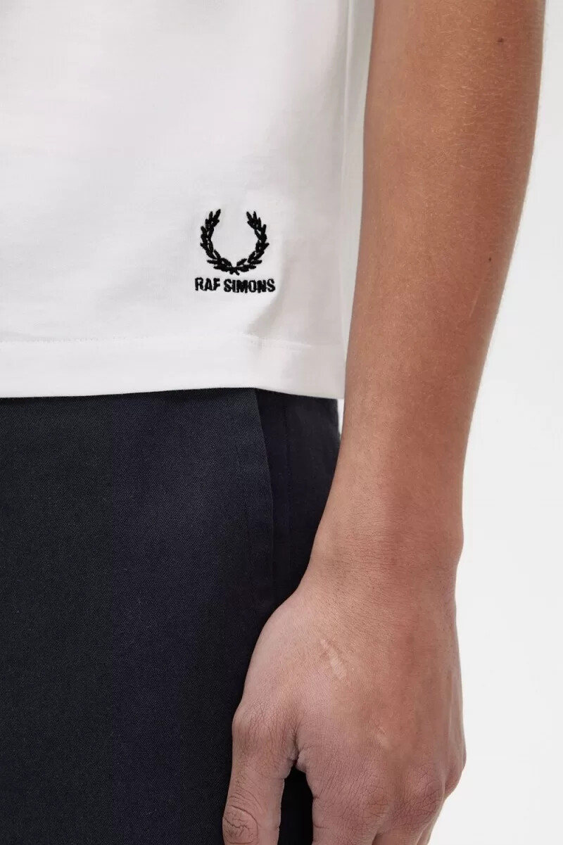 camiseta ajustada estampada fred perry para hombre blanca