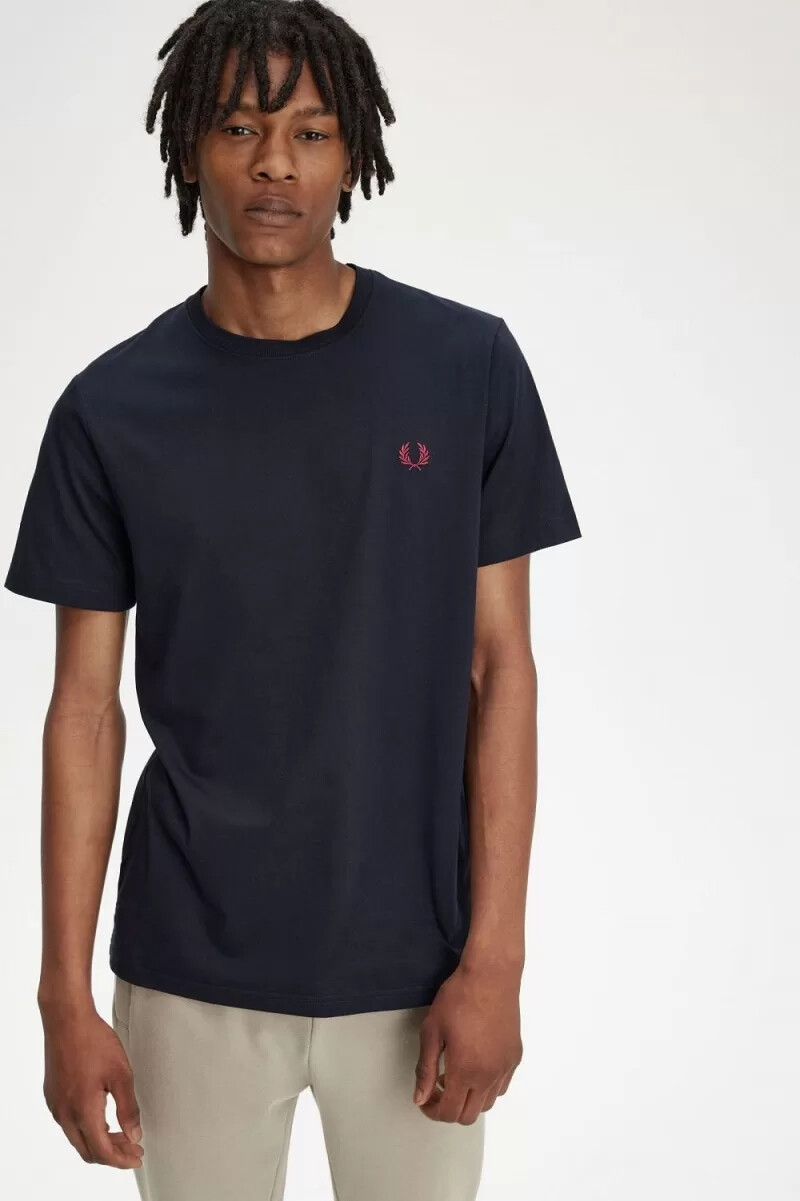 camiseta fred perry de cuello redondo para hombre color azul marino y rojo quemado