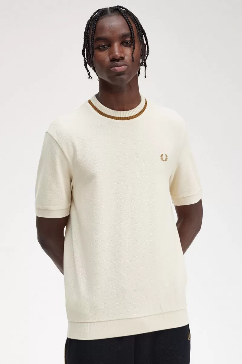 camiseta fred perry de piqué con cuello redondo para hombre color avena