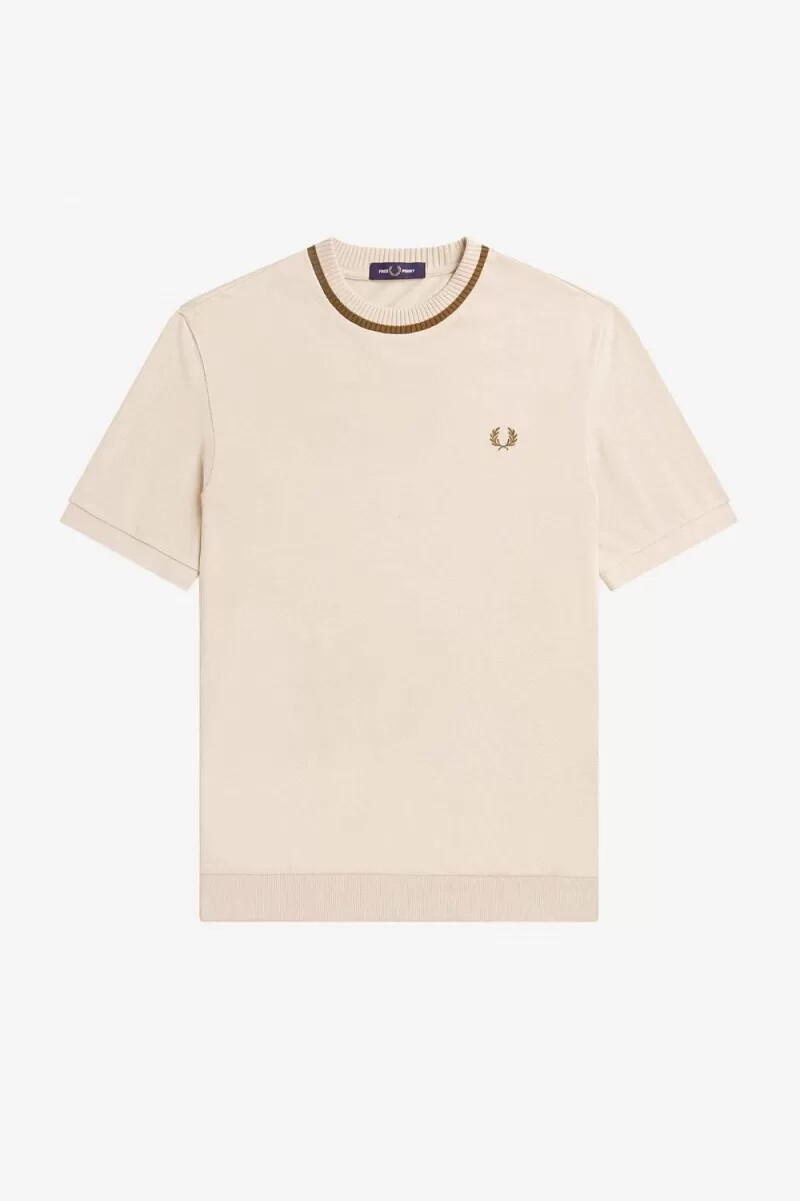 camiseta fred perry de piqué con cuello redondo para hombre color avena