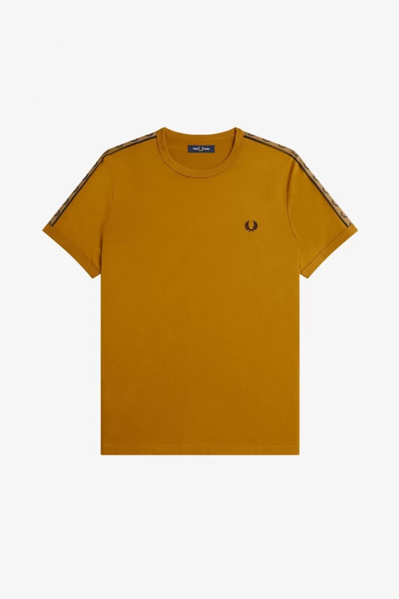 camiseta fred perry con ribetes y cinta en contraste para hombre color marrón café oscuro