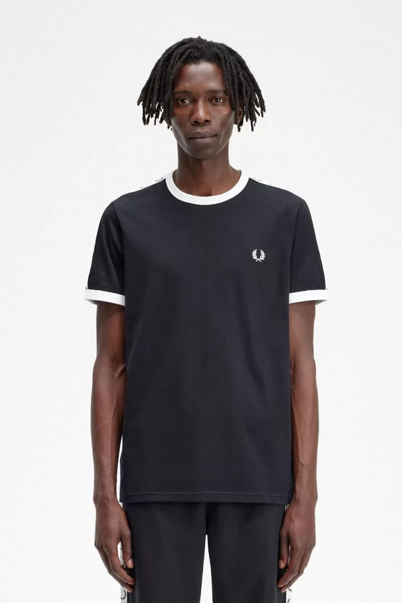 camiseta fred perry con ribetes y cinta para hombre color negro