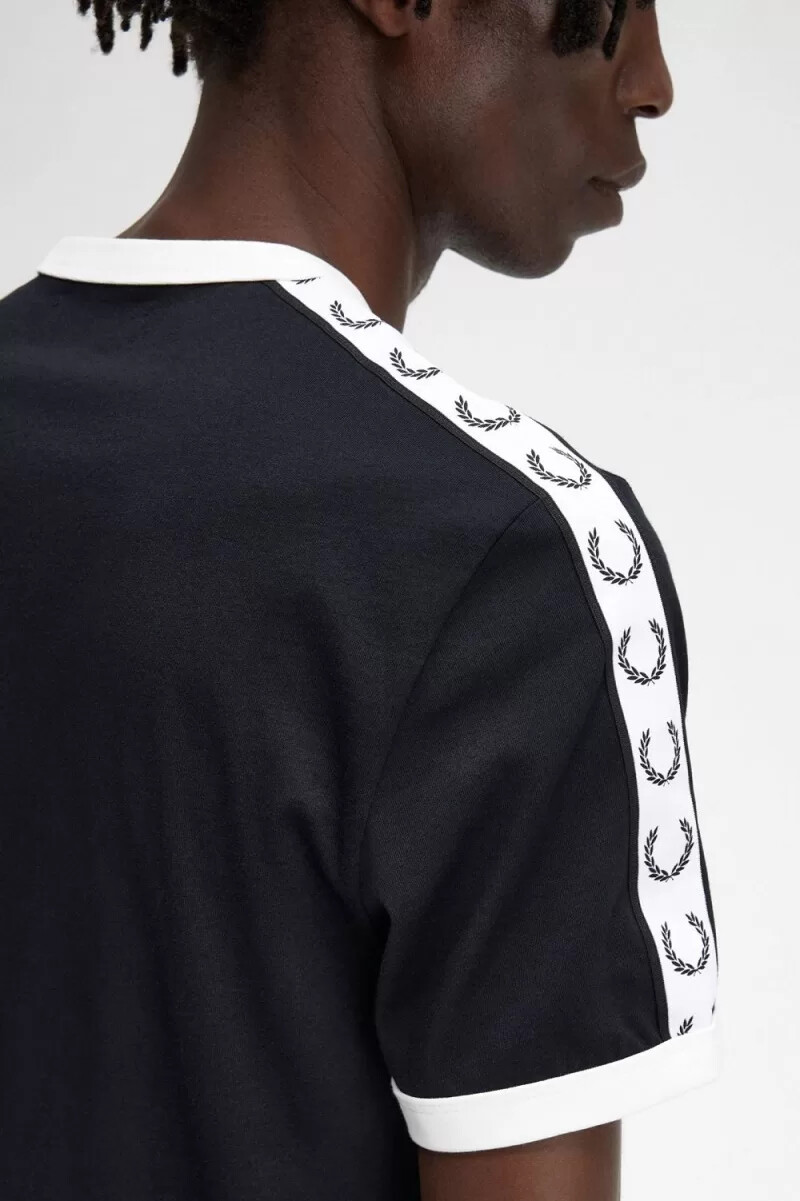 camiseta fred perry con ribetes y cinta para hombre color negro