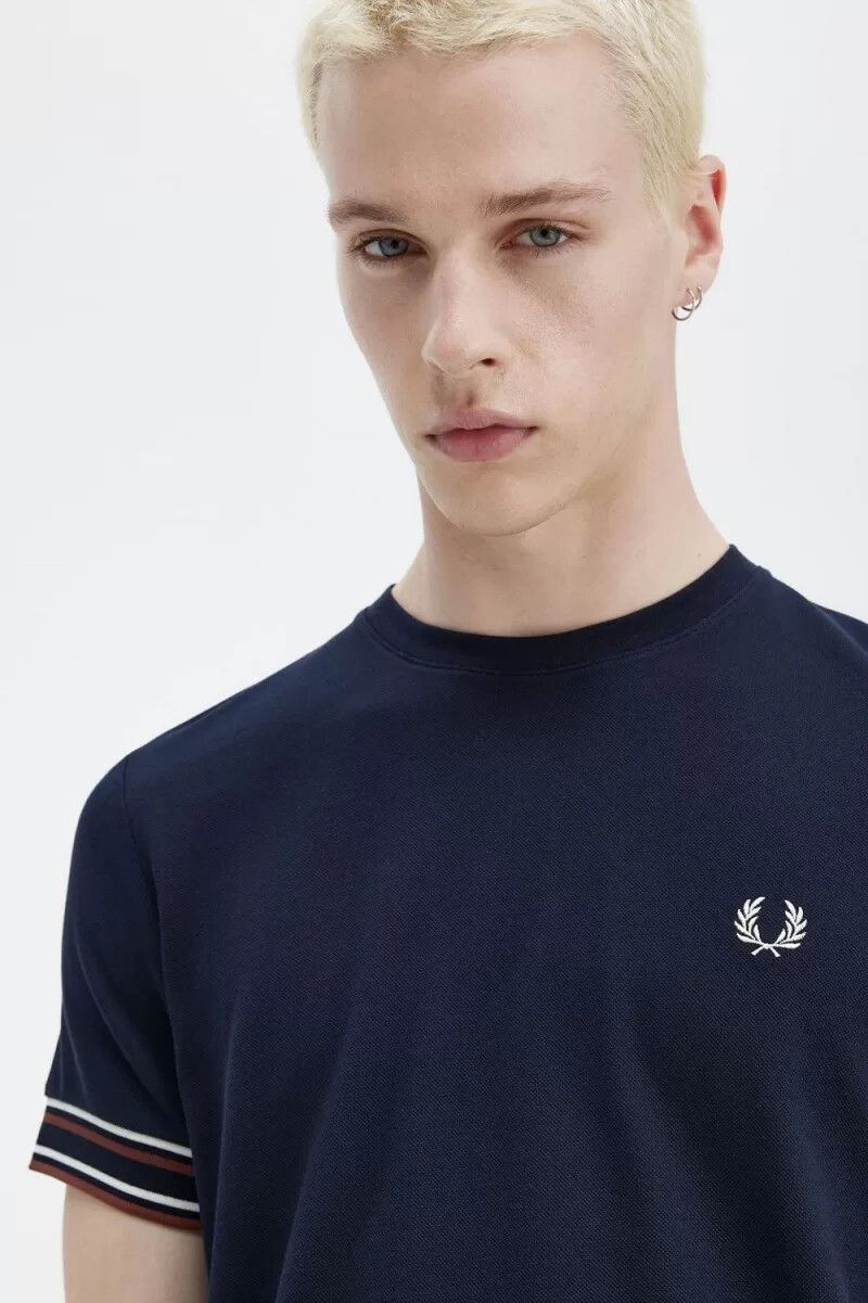 camiseta de piqué con ribete llamativo de fred perry para hombre azul marino