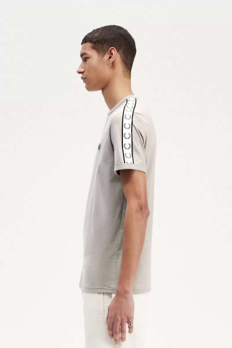 camiseta fred perry con ribetes en gris para hombre