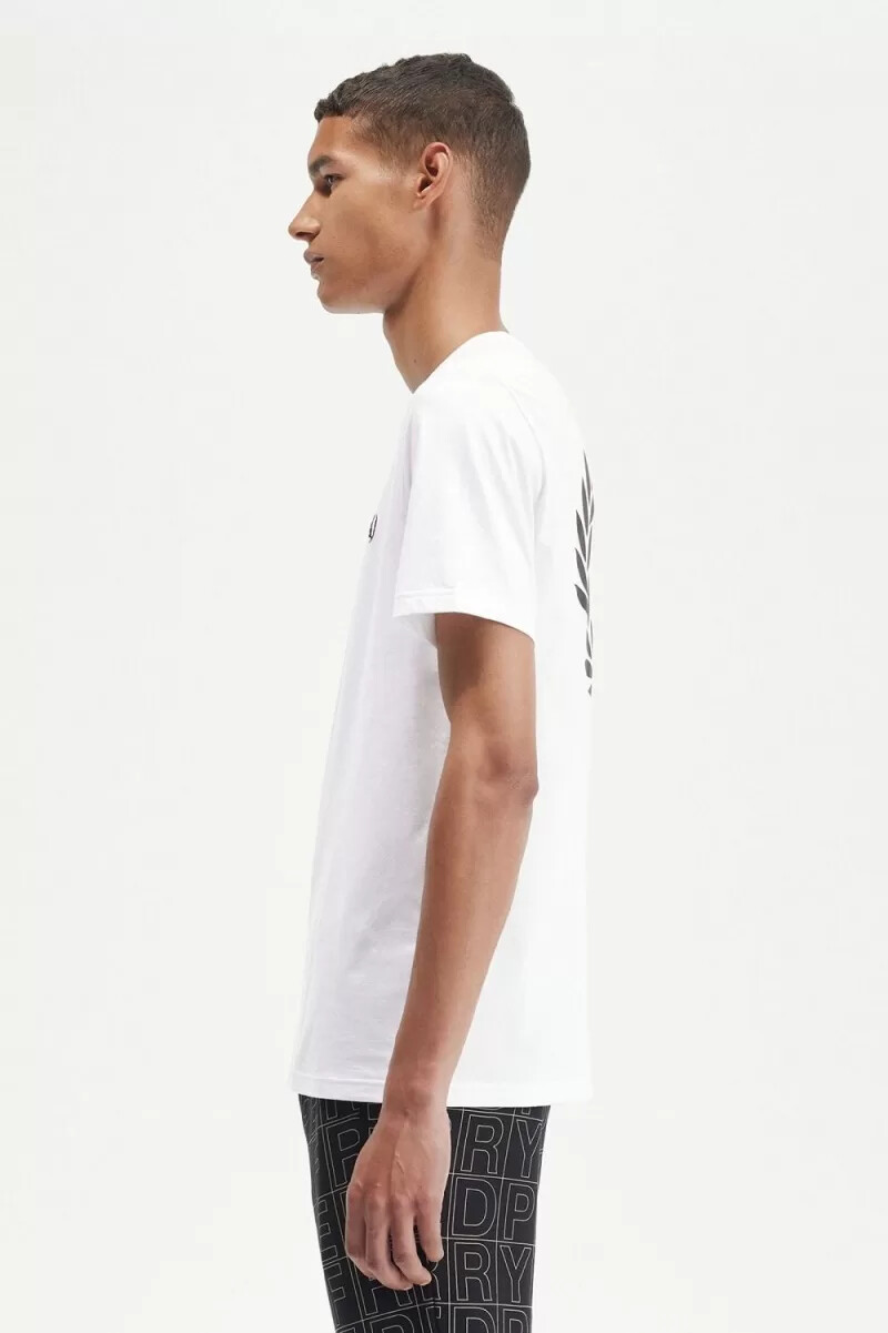 camiseta blanca con gráfico de corona de laurel de fred perry para hombre