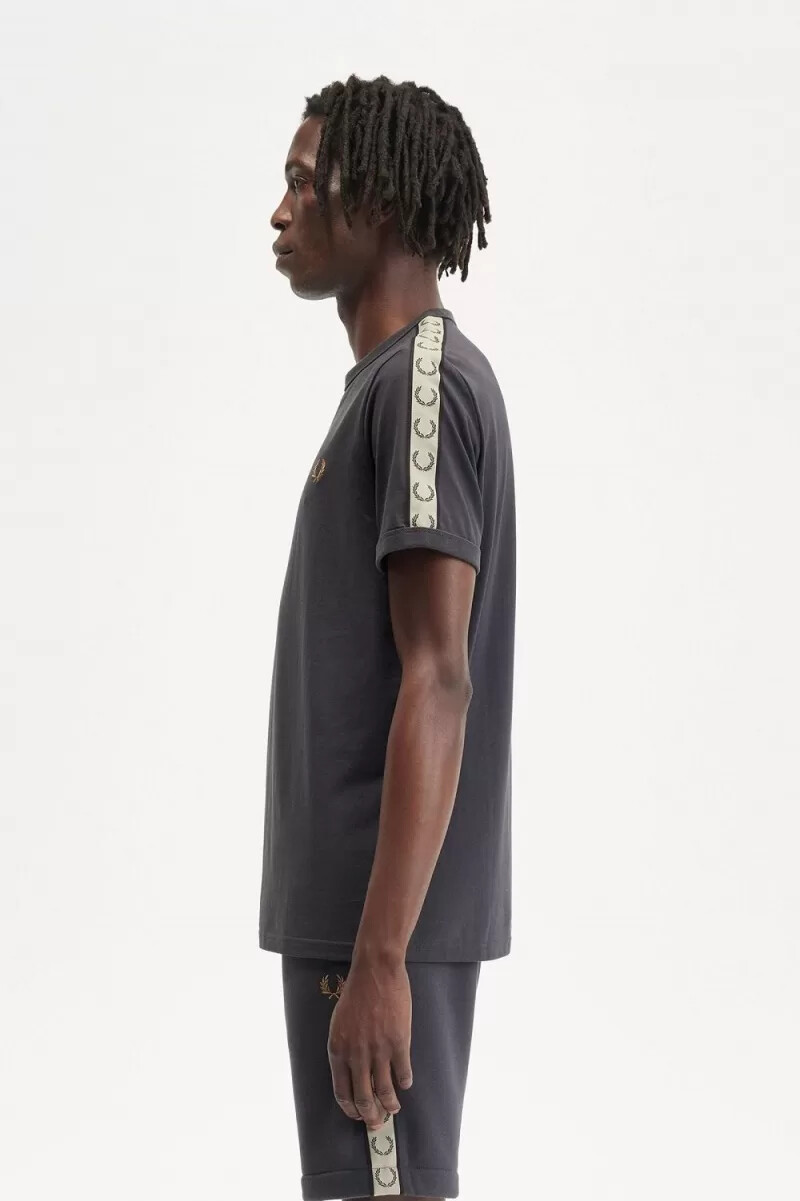 camiseta fred perry con ribetes y cinta en contraste para hombre color gris y negro