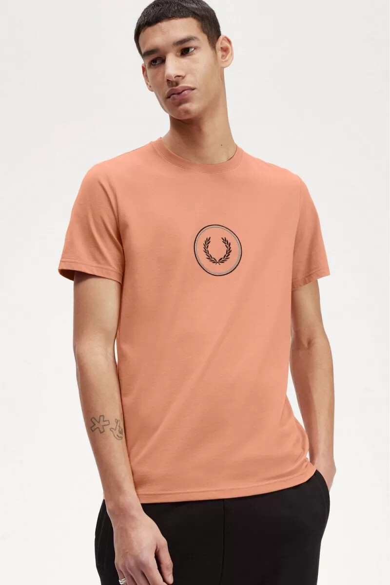 camiseta fred perry circle branding para hombre en color óxido claro