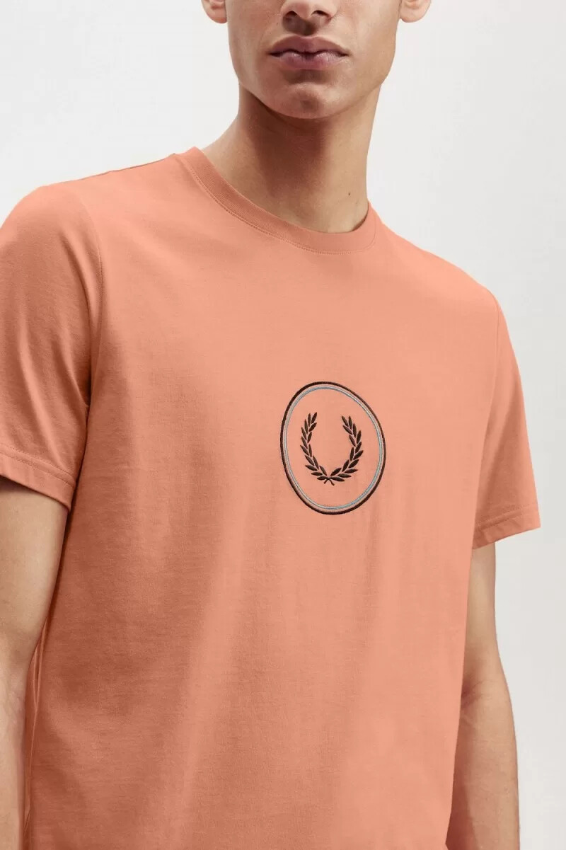 camiseta fred perry circle branding para hombre en color óxido claro