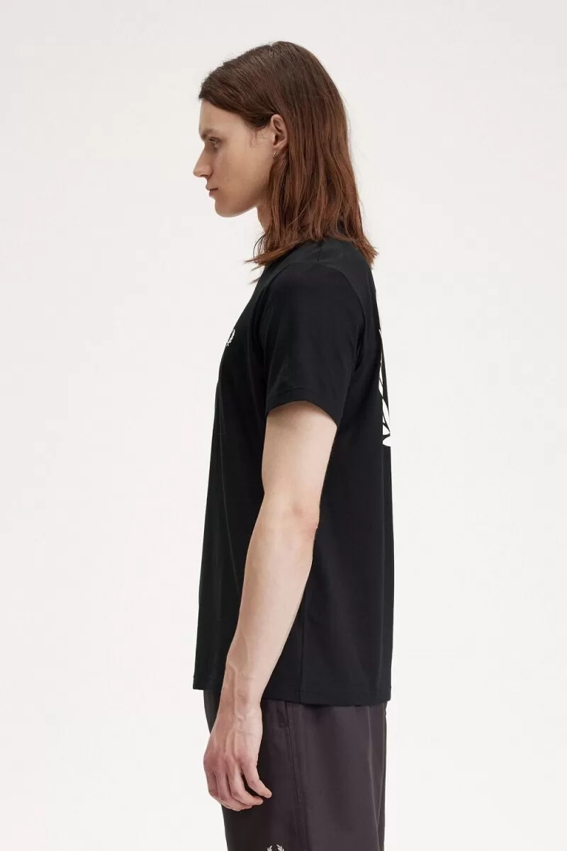 camiseta negra con gráfico de corona de laurel de fred perry para hombre
